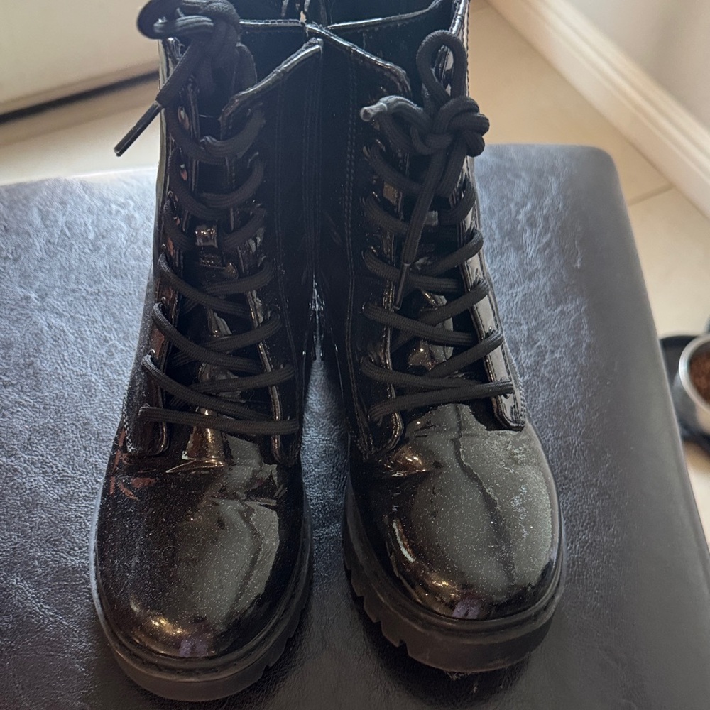 Art Class- Girls Black sparkle Lace-Up combat Boots- size 2